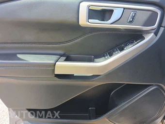 2023 Ford Explorer XLT - miniatura 9