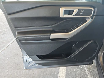 2023 Ford Explorer XLT - miniatura 9