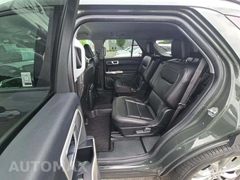 2023 Ford Explorer XLT - miniatura 10