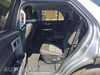 2023 Ford Explorer XLT - miniatura 13