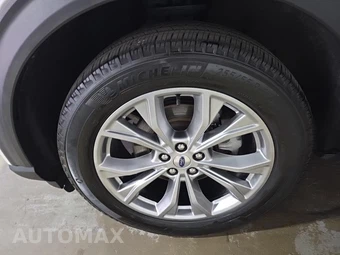 2023 Ford Explorer XLT - miniatura 8