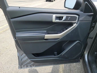 2023 Ford Explorer XLT - miniatura 9