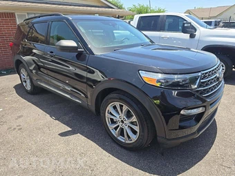 2023 Ford Explorer XLT - miniatura 4