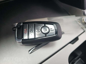 2023 Ford Explorer XLT - miniatura 8