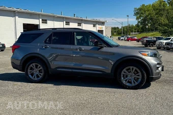 2023 Ford Explorer XLT - miniatura 2