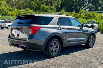 2023 Ford Explorer XLT - miniatura 3