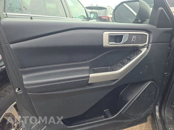 2023 Ford Explorer XLT – miniatura 9
