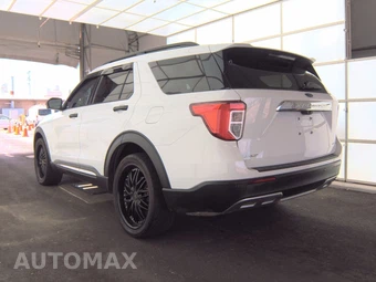 2023 Ford Explorer XLT – miniatura 6