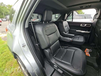 2023 Ford Explorer XLT - miniatura 17