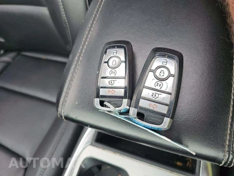 2023 Ford Explorer XLT - miniatura 8