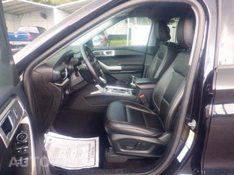 2023 Ford Explorer XLT - miniatura 4