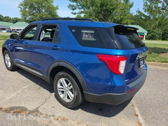 2023 Ford Explorer XLT - miniatura 2