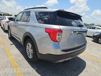 2023 Ford Explorer XLT – miniatura 6