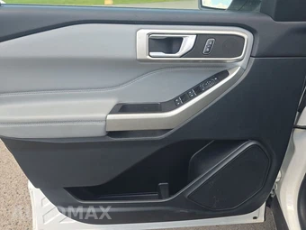 2023 Ford Explorer XLT - miniatura 9