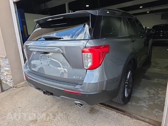 2023 Ford Explorer XLT - miniatura 4