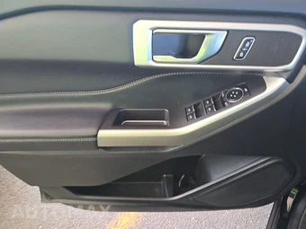 2023 Ford Explorer XLT - miniatura 9