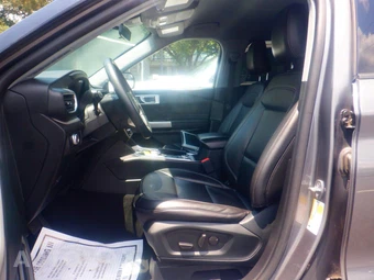 2023 Ford Explorer XLT - miniatura 5