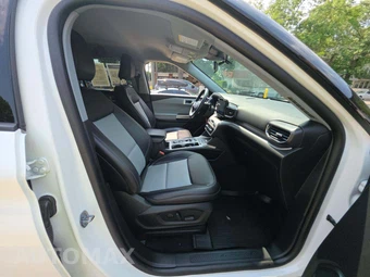 2023 Ford Explorer XLT - miniatura 16