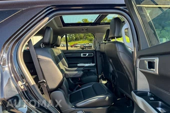 2023 Ford Explorer XLT - miniatura 12