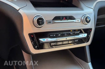 2023 Ford Explorer XLT - miniatura 30