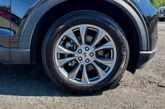 2023 Ford Explorer XLT - miniatura 9