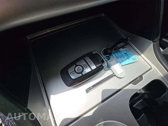 2023 Ford Explorer XLT - miniatura 8