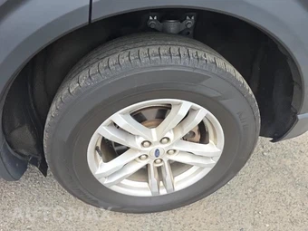 2023 Ford Explorer XLT - miniatura 11