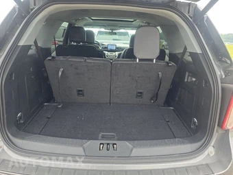 2023 Ford Explorer XLT - miniatura 16