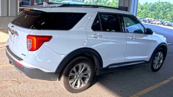2023 Ford Explorer XLT - miniatura 4