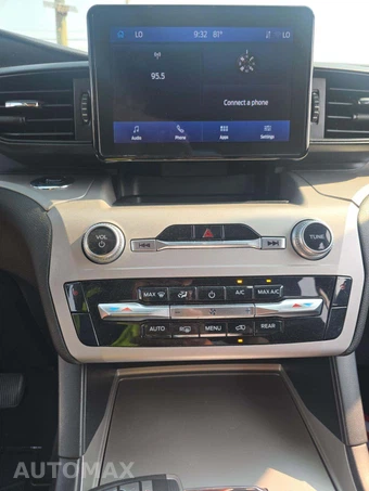 2023 Ford Explorer XLT - miniatura 10