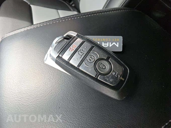 2023 Ford Explorer XLT - miniatura 5