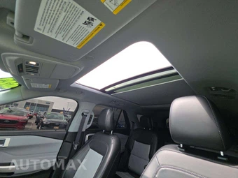 2023 Ford Explorer XLT - miniatura 8
