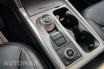 2023 Ford Explorer XLT - miniatura 33