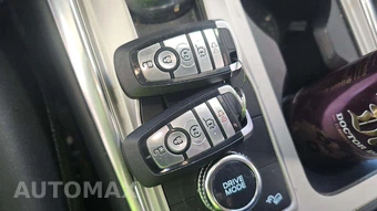 2023 Ford Explorer XLT – miniatura 12