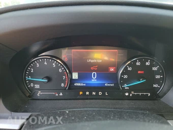 2023 Ford Explorer XLT – miniatura 8