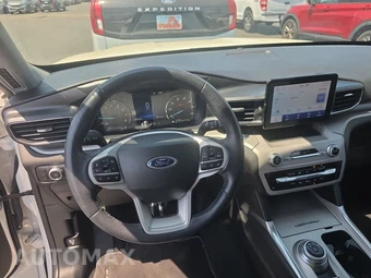 2023 Ford Explorer XLT - miniatura 30