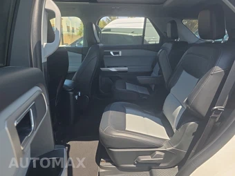 2023 Ford Explorer XLT - miniatura 9