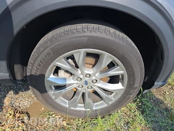 2023 Ford Explorer XLT - miniatura 9