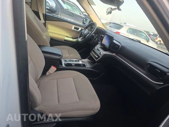 2023 Ford Explorer XLT - miniatura 8