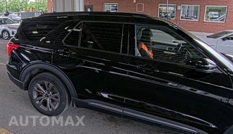 2023 Ford Explorer XLT - miniatura 3