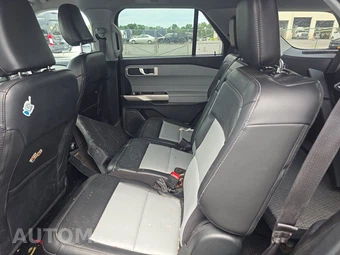 2023 Ford Explorer XLT - miniatura 9