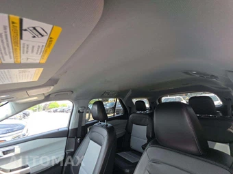 2023 Ford Explorer XLT - miniatura 8