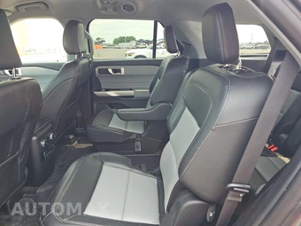 2023 Ford Explorer XLT - miniatura 9