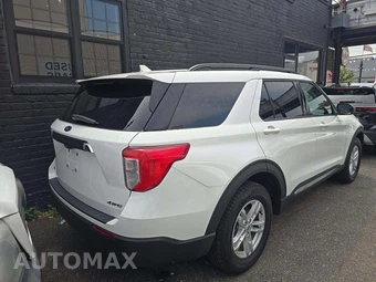 2023 Ford Explorer XLT - miniatura 3