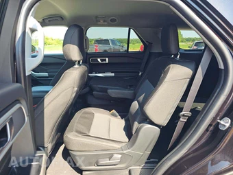 2023 Ford Explorer XLT - miniatura 13