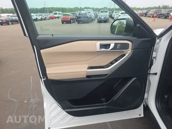 2023 Ford Explorer XLT - miniatura 9