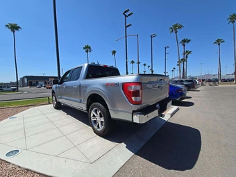 2023 Ford F-150 Hybrid LARIAT Crew Cab Short Bed - miniatura 2