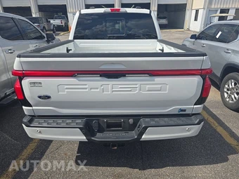 2023 Ford F-150 Lightning LARIAT Crew Cab Short Bed - miniatura 19