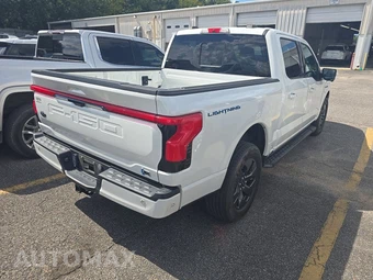 2023 Ford F-150 Lightning LARIAT Crew Cab Short Bed - miniatura 4