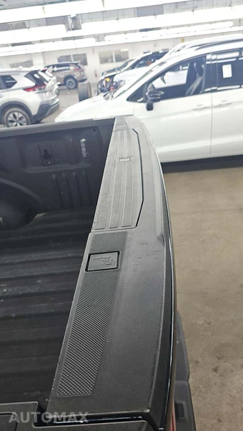 2023 Ford F-150 Lightning LARIAT Crew Cab Short Bed - miniatura 31